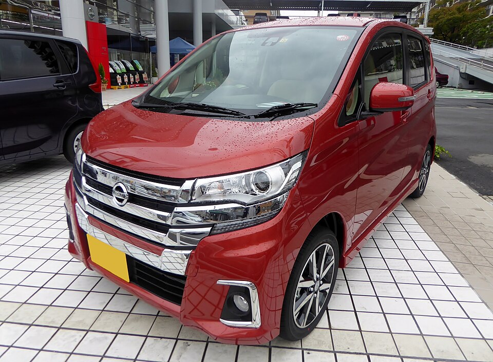 日産 デイズ 初代 ハイウェイスター の正面写真