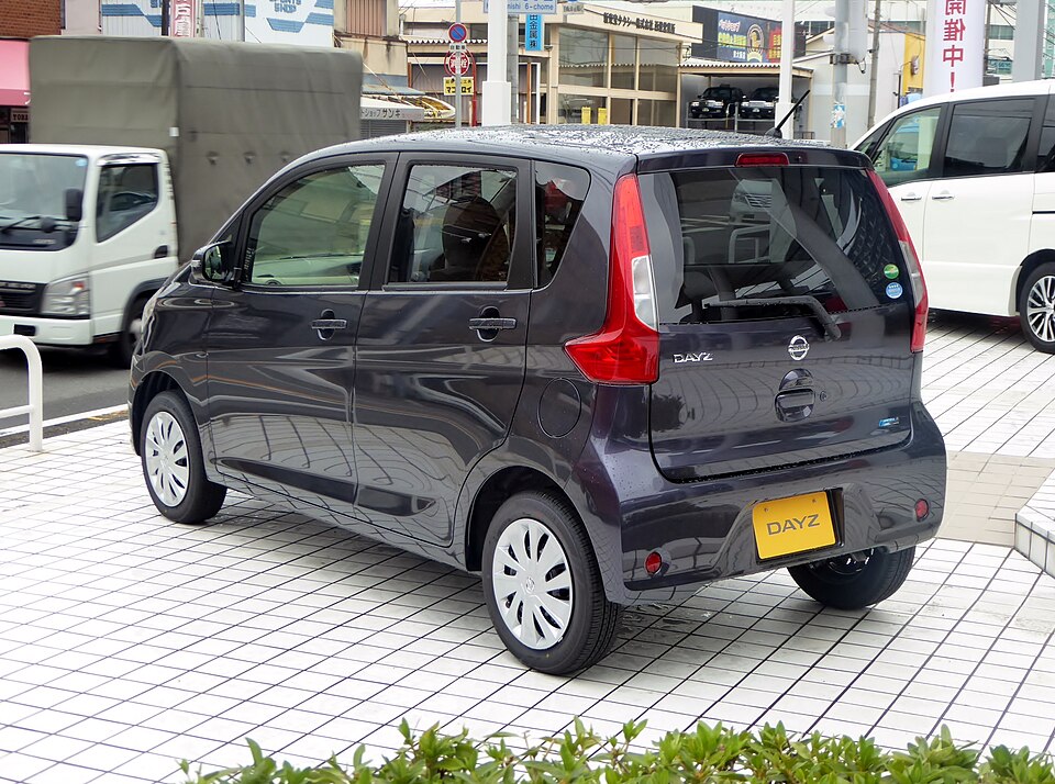 日産 デイズ 初代 の後方写真