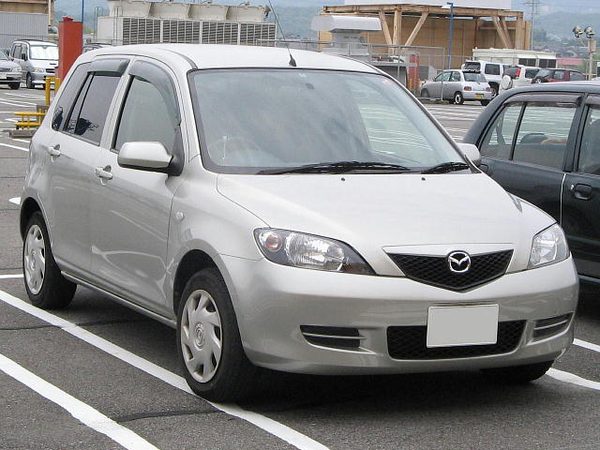 デミオ／MAZDA2 2代目 の正面写真