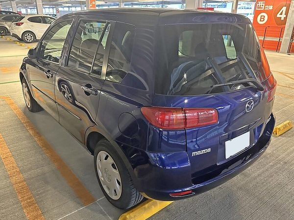 デミオ／MAZDA2 2代目 の後方写真