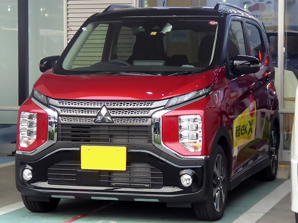 三菱 eKクロス 初代 の正面写真