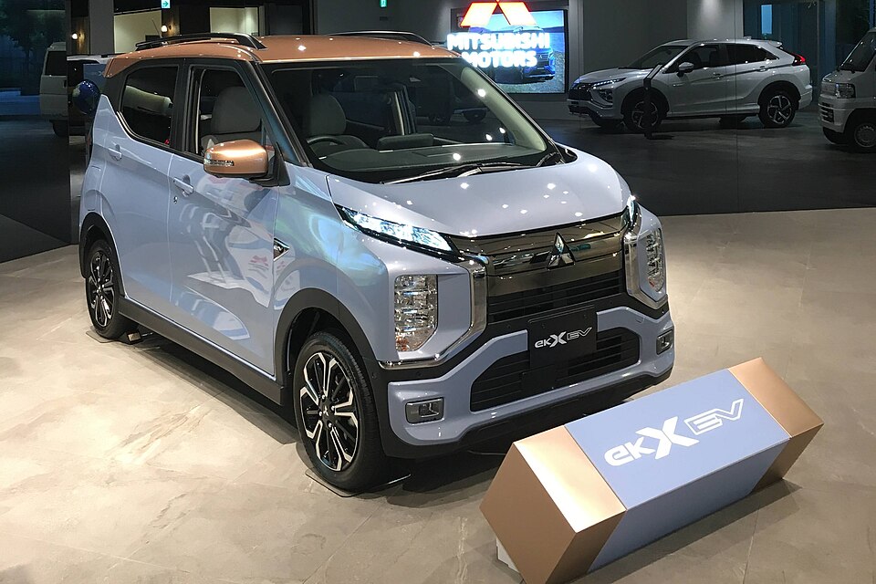三菱 eKクロス EV 初代 の正面写真