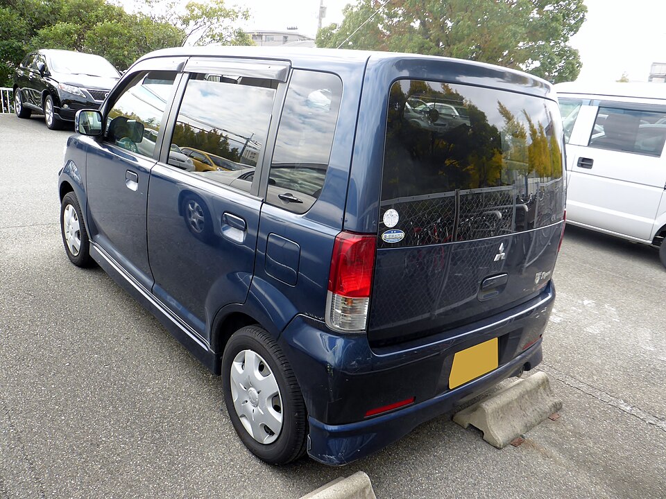三菱 eKワゴン 初代 の後方写真