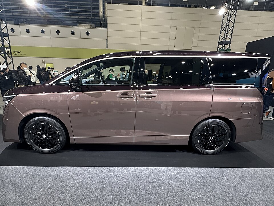 日産 エルグランド 4代目 の横写真