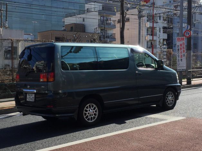 日産 エルグランド 初代 の外観写真