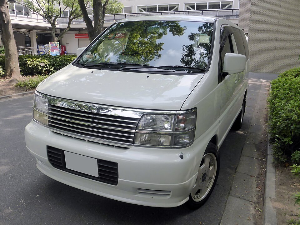 日産 エルグランド 初代 の正面写真