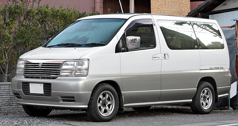 日産 エルグランド 初代 の外観写真