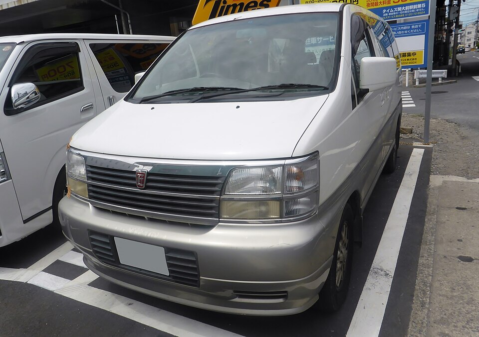 日産 エルグランド 初代 の正面写真