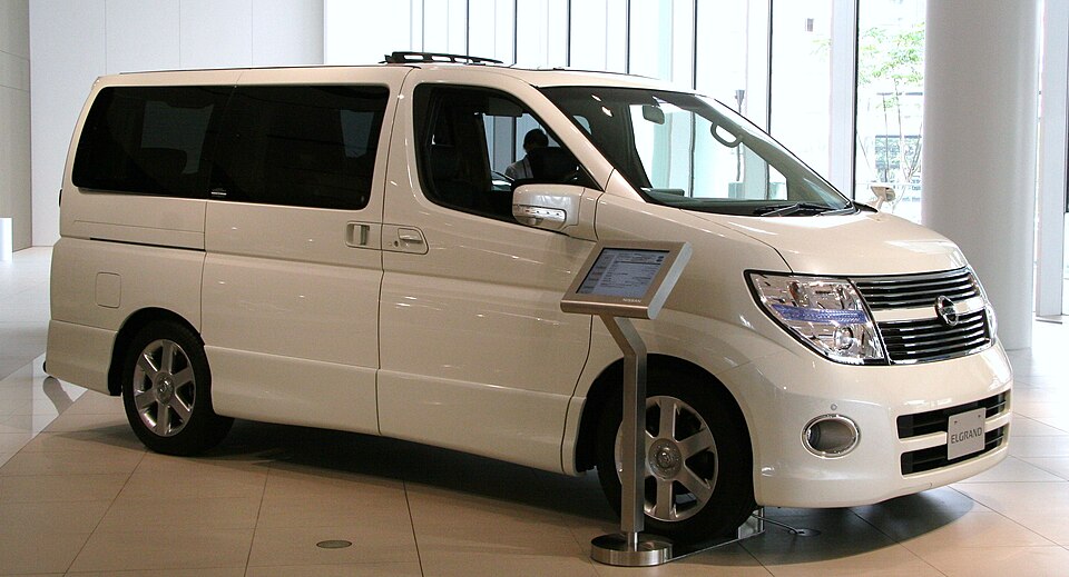 日産 エルグランド 2代目 ハイウェイスター の外観写真