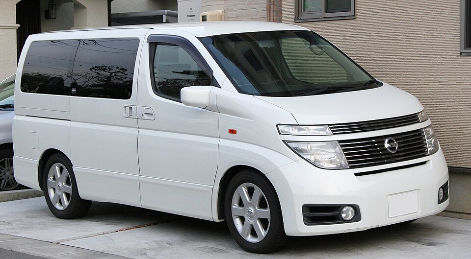 日産 エルグランド 2代目 ハイウェイスター の外観写真