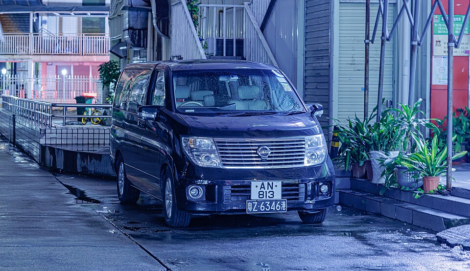 日産 エルグランド 2代目 の外観写真