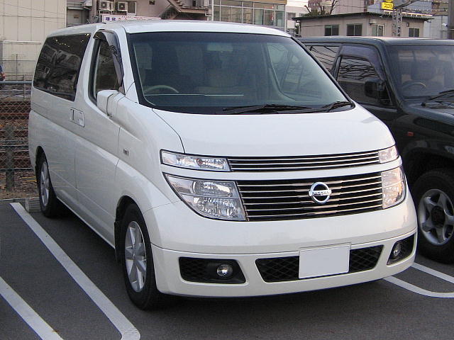 日産 エルグランド 2代目 の正面写真
