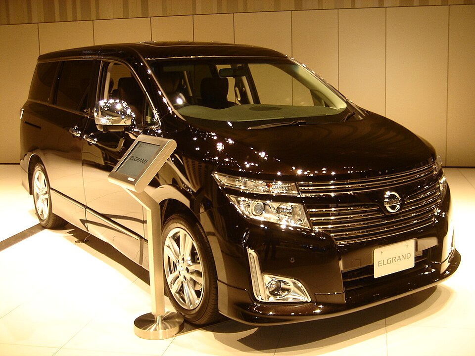 日産 エルグランド 3代目 ハイウェイスター の外観写真