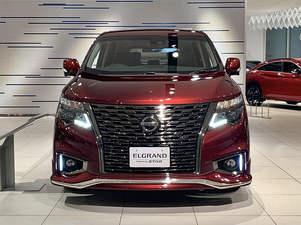 日産 エルグランド 3代目 ハイウェイスター の正面写真