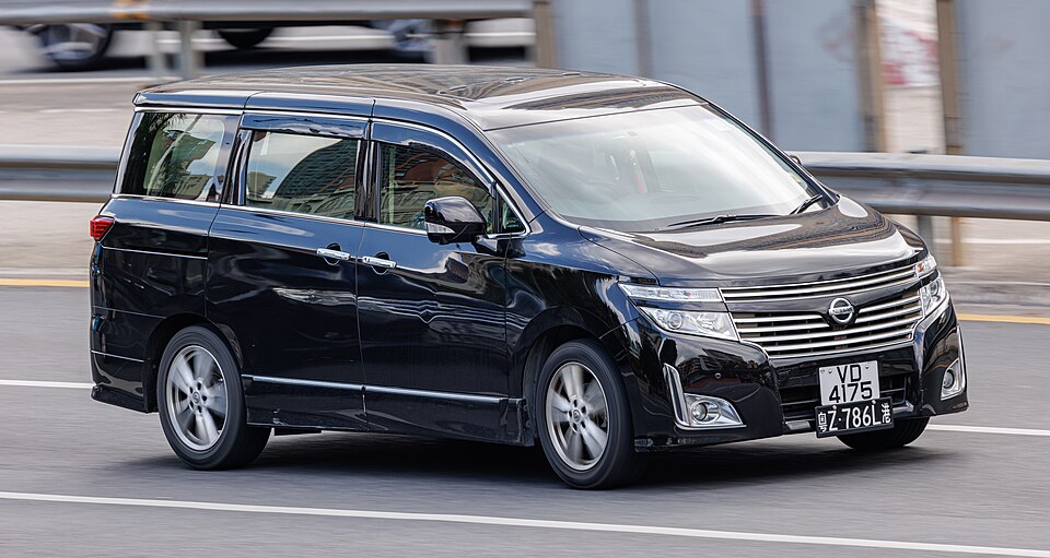 日産 エルグランド 3代目 の外観写真