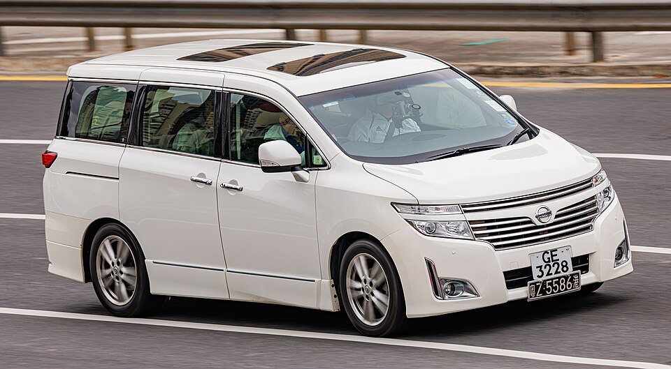 日産 エルグランド 3代目 の外観写真