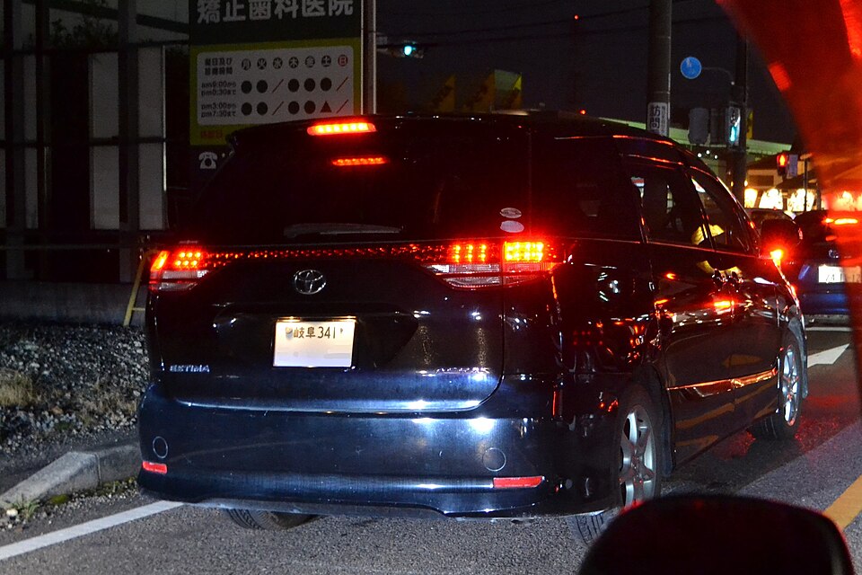 トヨタ エスティマ 3代目 の外観写真