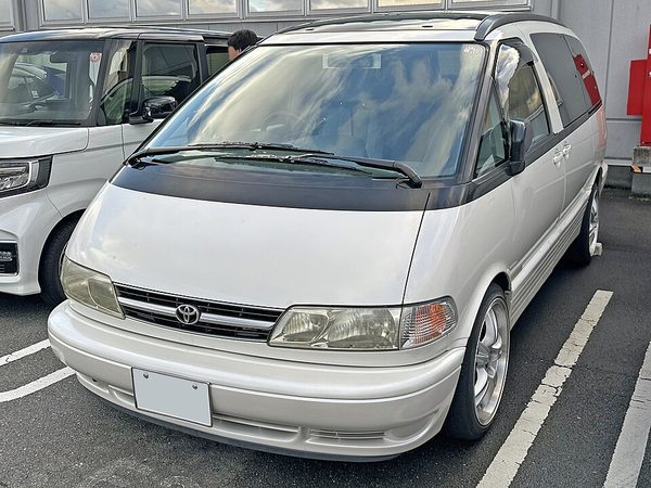 エスティマ 初代 の正面写真