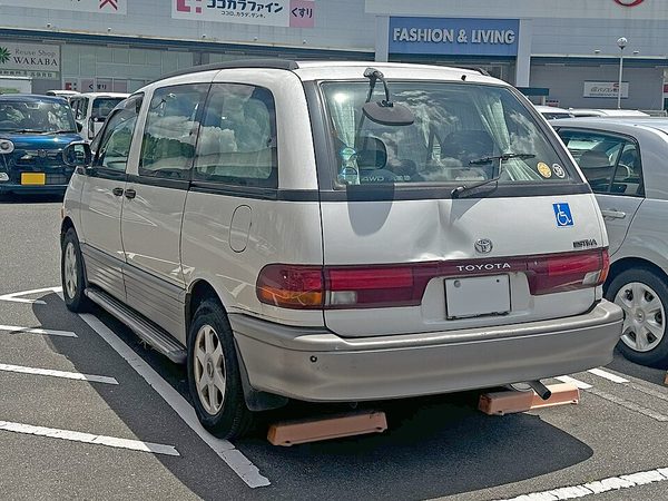 エスティマ 初代 の後方写真