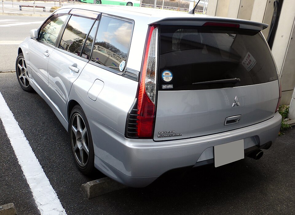 三菱 ランサーエボリューション ワゴン（IX） の後方写真