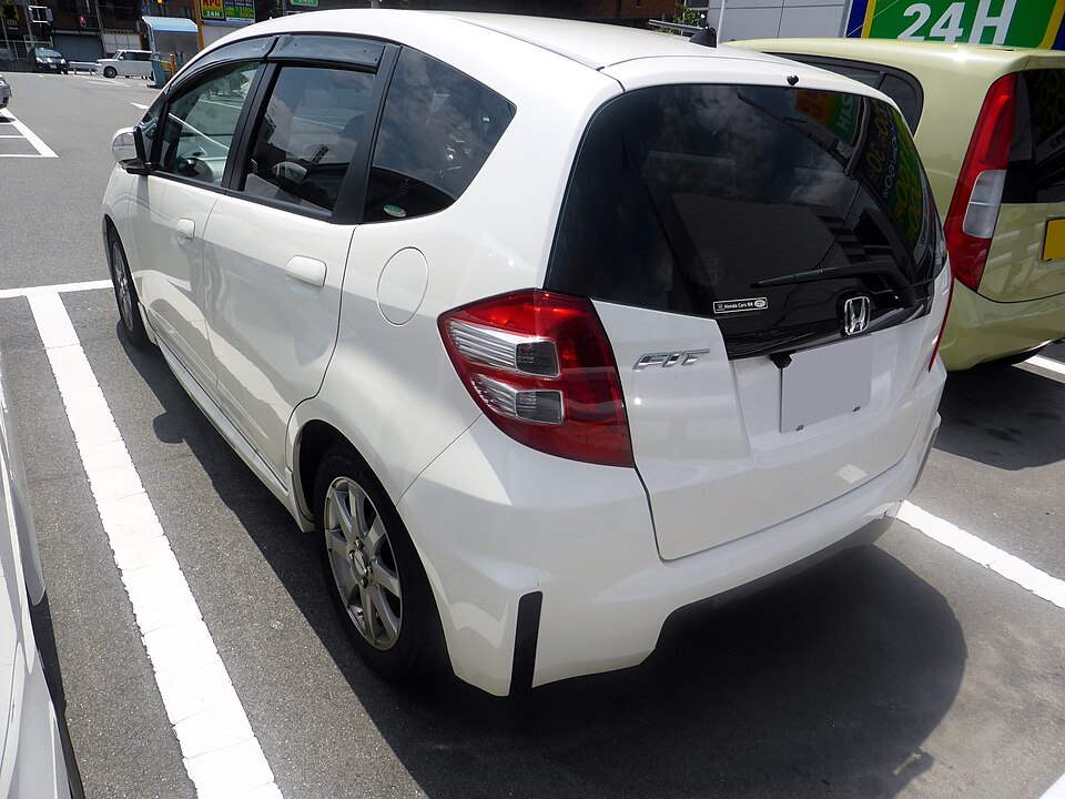 ホンダ フィット 2代目 の後方写真
