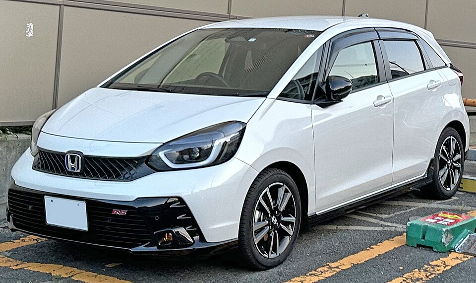 ホンダ フィット 4代目 RS の斜め前写真