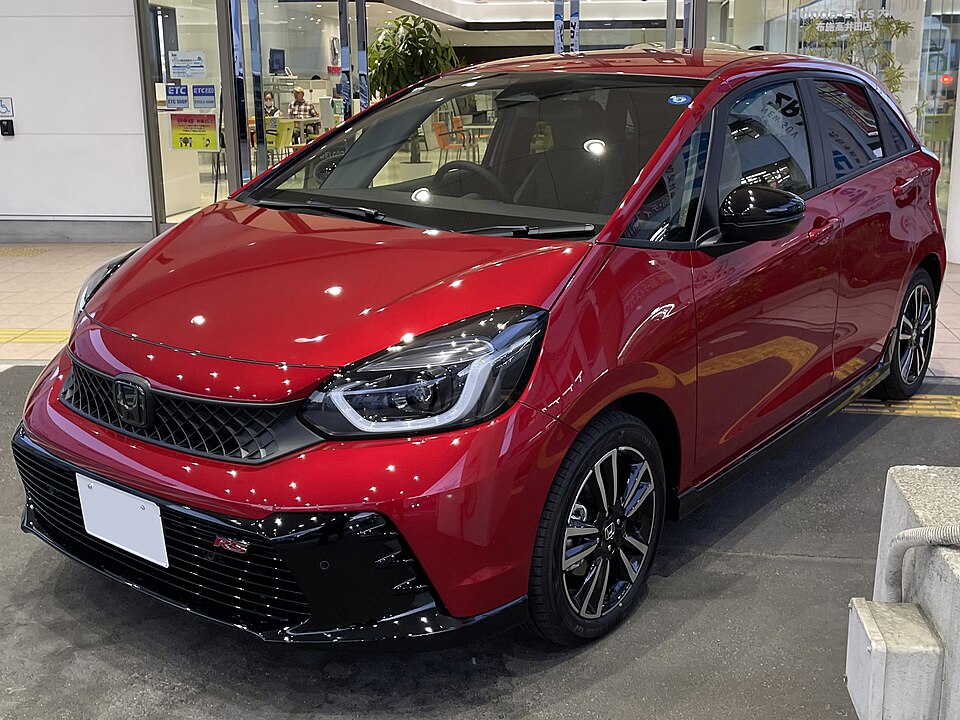 ホンダ フィット 4代目 RS の斜め前写真
