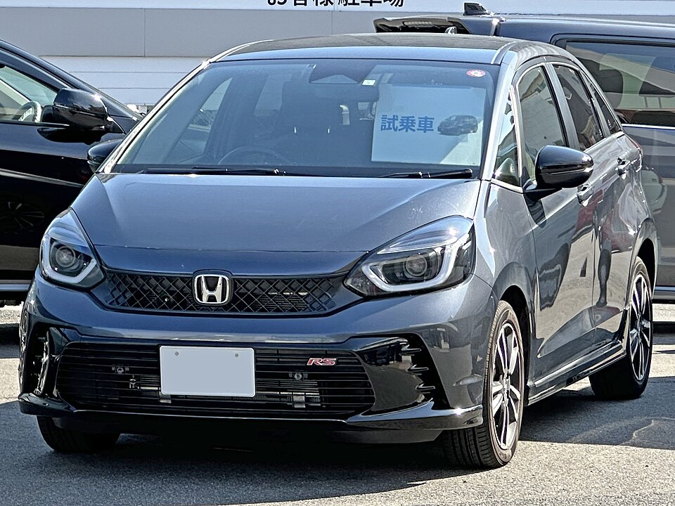 ホンダ フィット 4代目 RS の斜め前写真