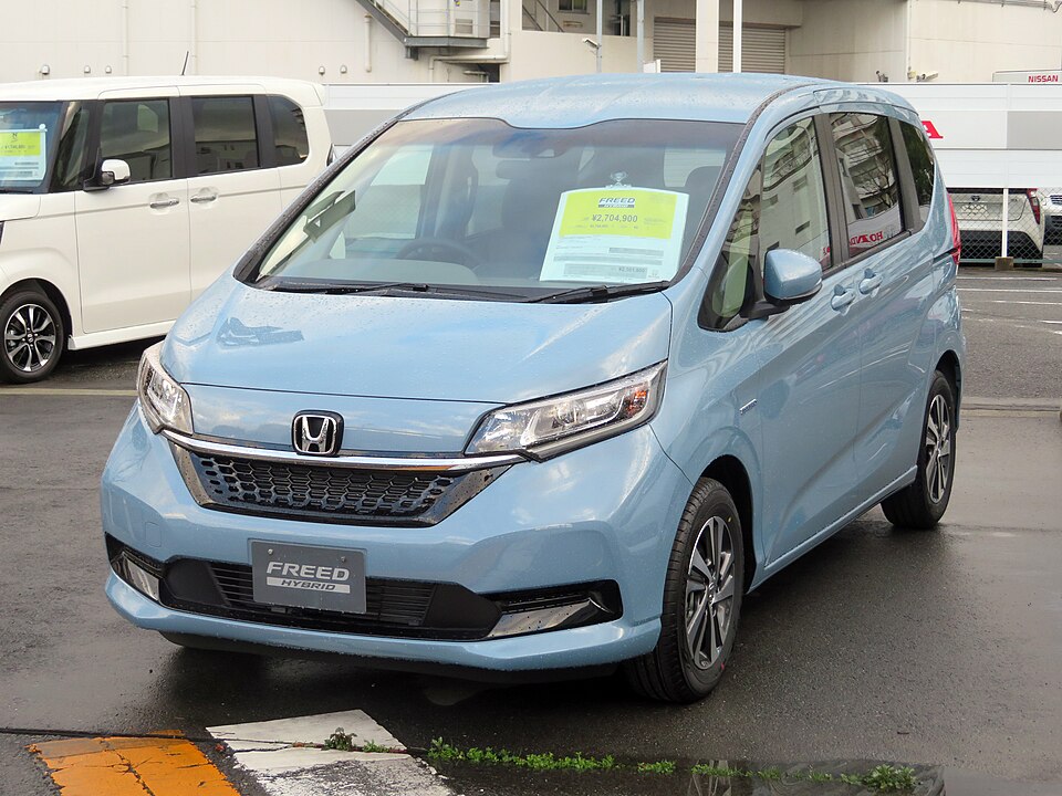 ホンダ フリード 2代目 後期 の正面写真