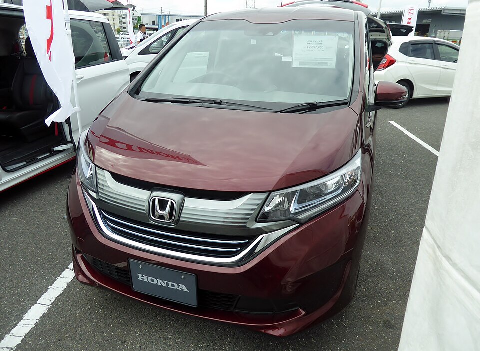ホンダ フリード 2代目 後期 の正面写真