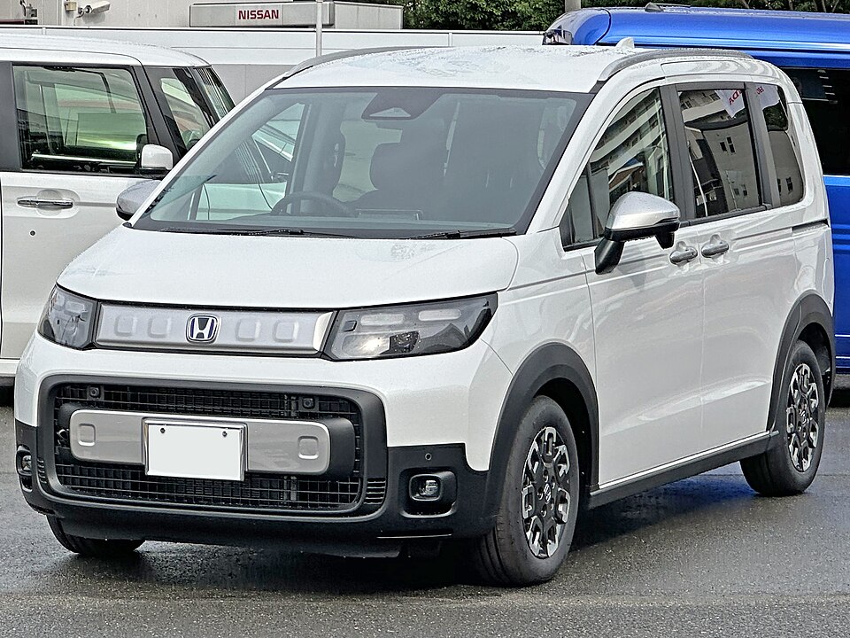 ホンダ フリード 3代目 クロスター の外観写真