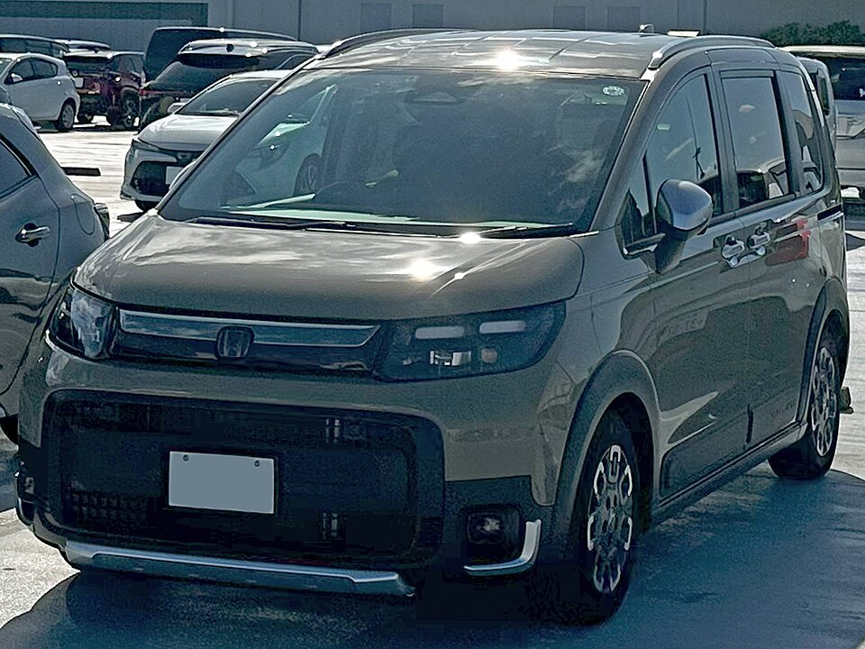 ホンダ フリード 3代目 クロスター の正面写真