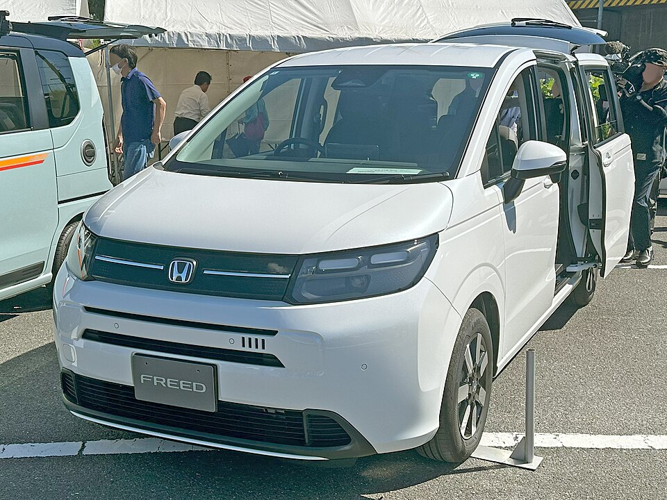 ホンダ フリード 3代目 の正面写真