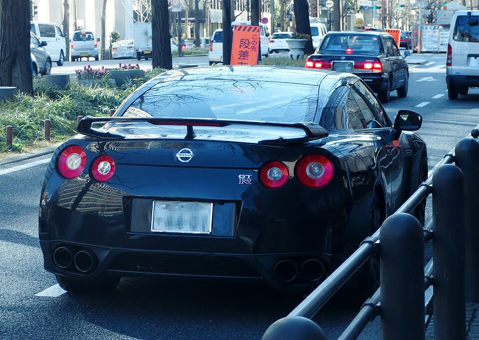 日産 GT-R R35 の後方写真