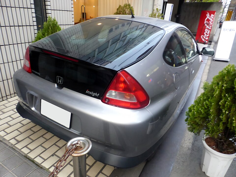 ホンダ インサイト 初代 の後方写真