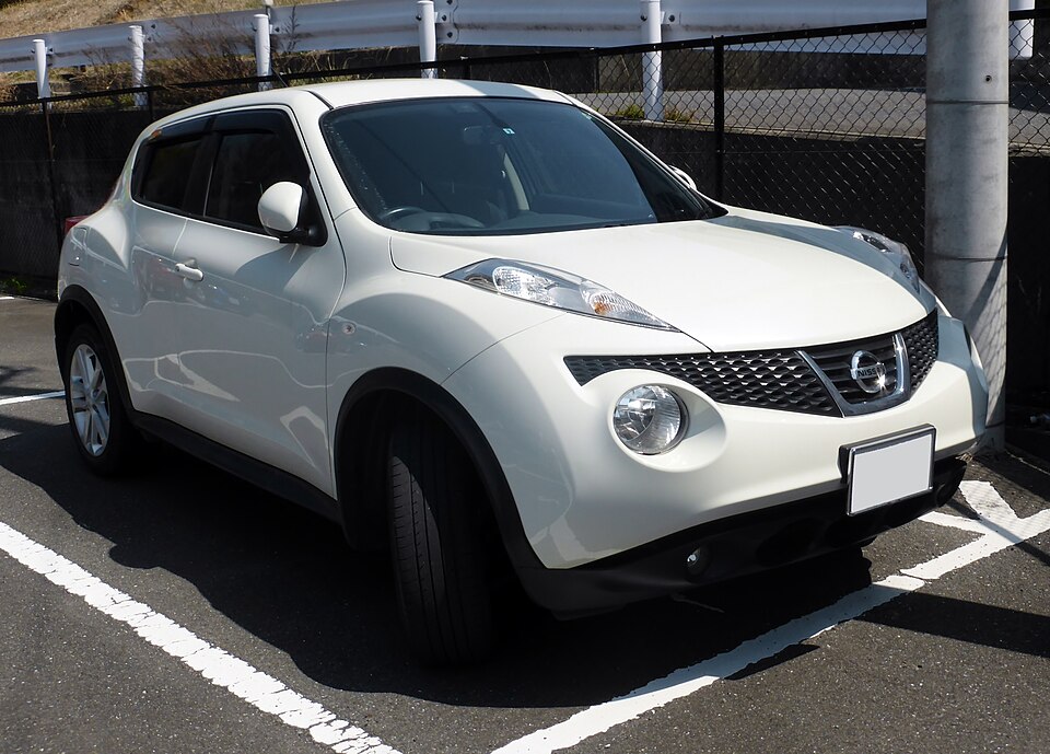 日産 ジューク 初代 後期 の正面写真