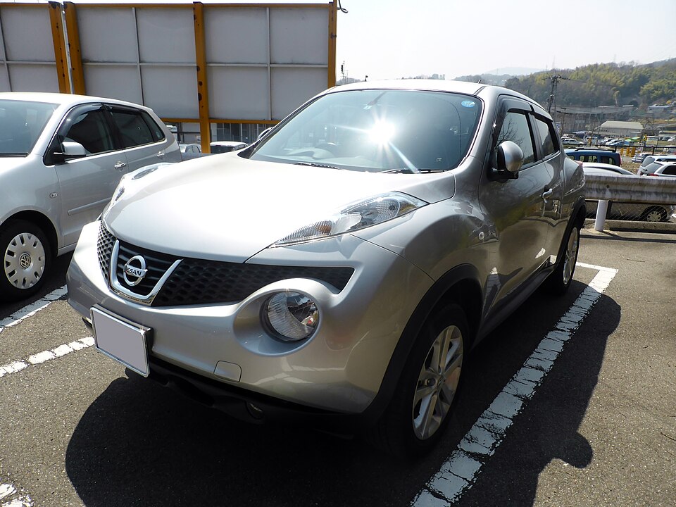 日産 ジューク 初代 後期 の正面写真