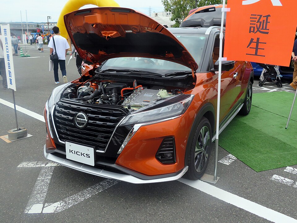 日産 キックス 初代 の正面写真