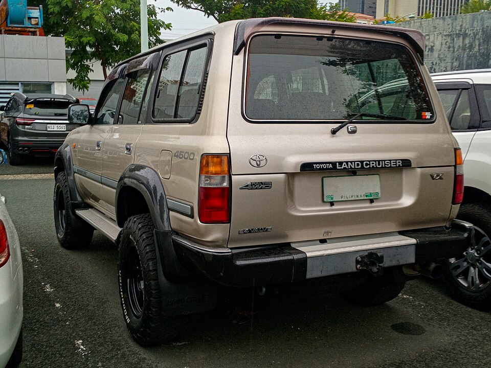 トヨタ ランドクルーザー 80系 の後方写真