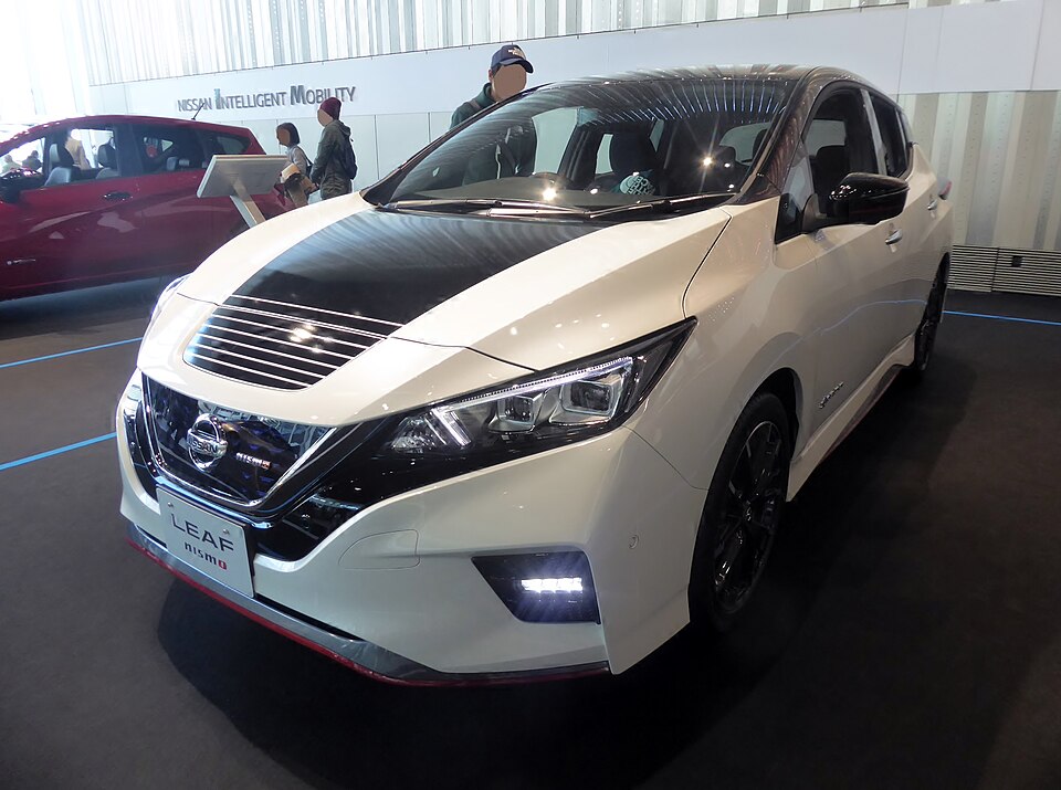 日産 リーフ 2代目 の正面写真