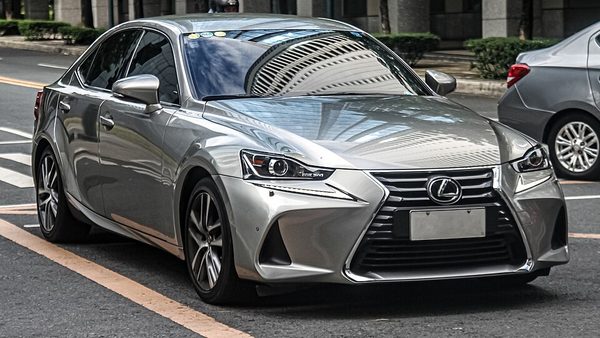 IS 3代目 (XE30)