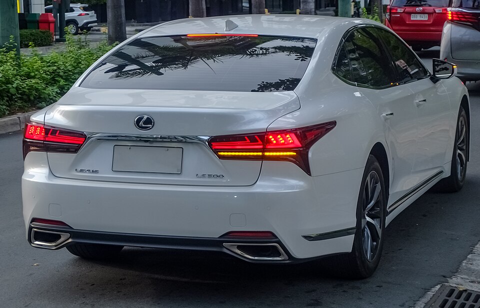 レクサス LS 5代目 (XF50) の外観写真