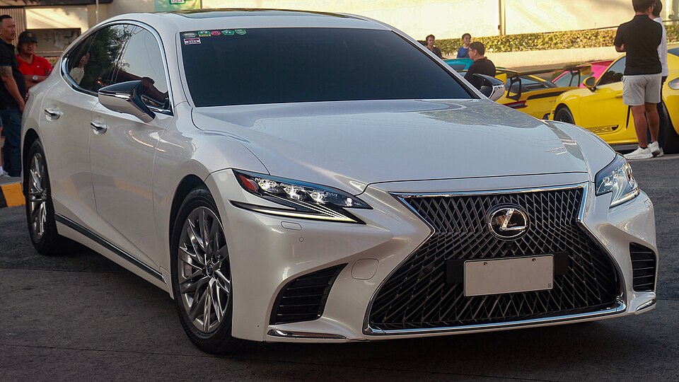 レクサス LS 5代目 (XF50) の正面写真