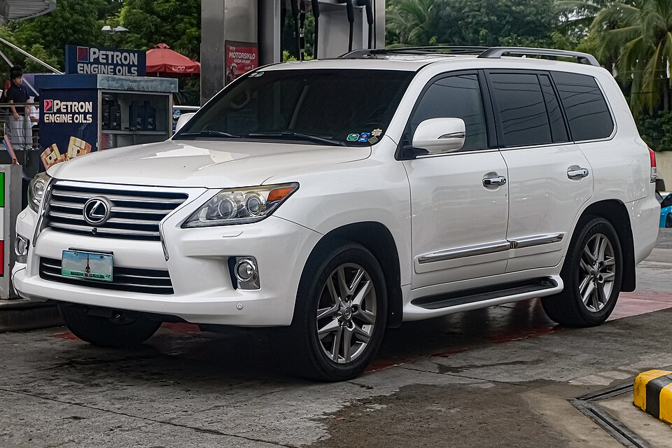 レクサス LX 初代 (J200) の外観写真