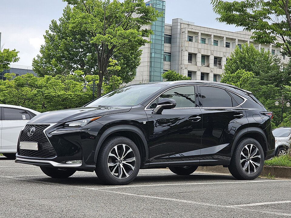 レクサス NX 初代 (AZ10) の外観写真