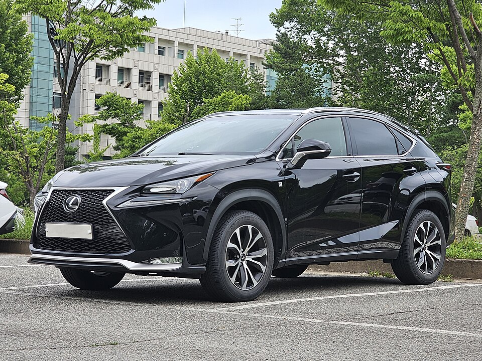 レクサス NX 初代 (AZ10) の外観写真