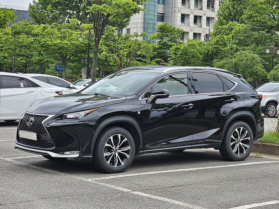 レクサス NX 初代 (AZ10) の外観写真