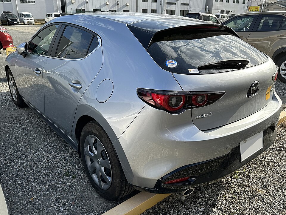 マツダ アクセラ／MAZDA3 MAZDA3 (BP) の後方写真
