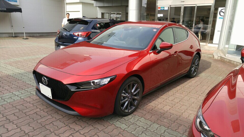 マツダ アクセラ／MAZDA3 MAZDA3 (BP) の斜め前写真