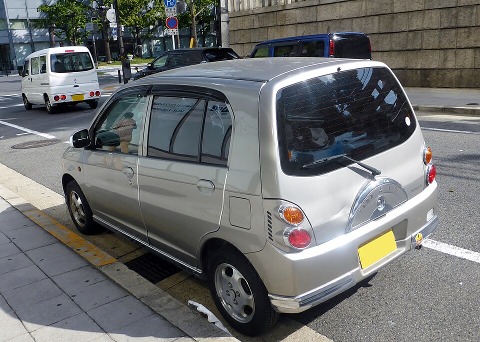 三菱 ミニカ 8代目 の後方写真